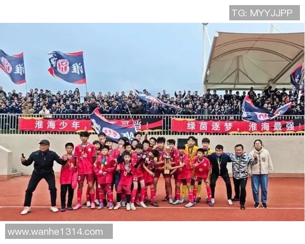 足球传奇在绿茵场上书写诗篇 球星们的名字如星辰闪耀历史